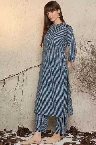 women striped  cotton kurta with trouser