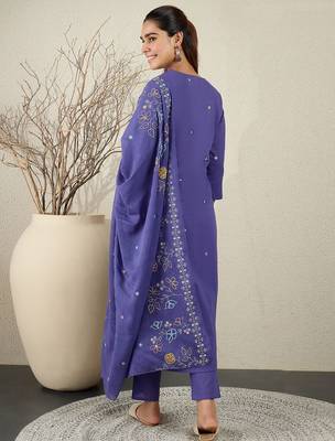 Women Floral Printed Cotton Kurta with Trousers & Dupatta 5