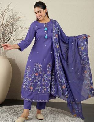 Women Floral Printed Cotton Kurta with Trousers & Dupatta 6