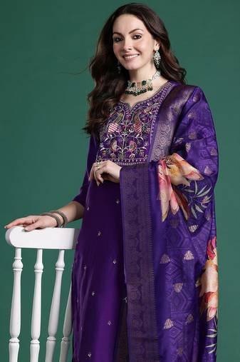 Ethnic Motifs Embroidered Thread Work Kurta with Trousers & With Dupatta