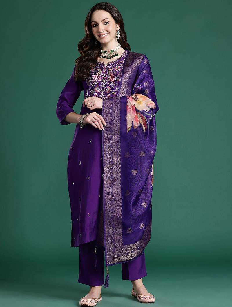 Ethnic Motifs Embroidered Thread Work Kurta with Trousers & With Dupatta