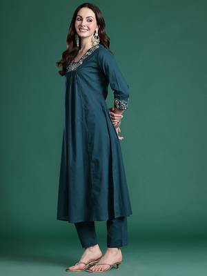 Floral Embroidered Pleated Thread Work Pure Cotton Kurta with Trousers 4