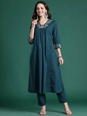 Floral Embroidered Pleated Thread Work Pure Cotton Kurta with Trousers 6