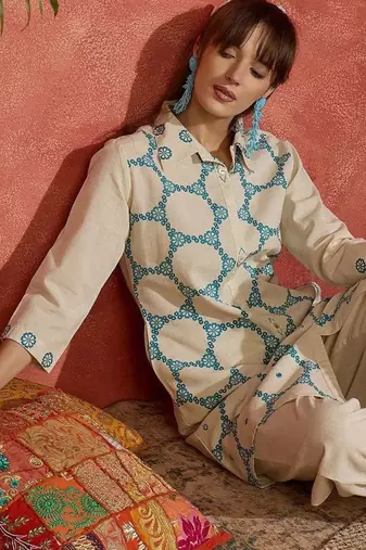 Floral Screen Printed Shirt Collar Straight Kurta With Trousers