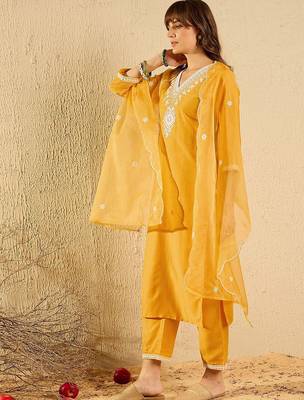 Floral Yoke Design V-Neck Straight Kurta With Trousers & Dupatta 4