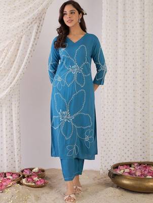 Floral Embroidered V-Neck Thread Work Straight Kurta With Trousers 1
