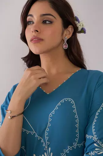 Floral Embroidered V-Neck Thread Work Straight Kurta With Trousers
