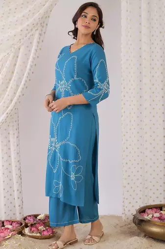 Floral Embroidered V-Neck Thread Work Straight Kurta With Trousers