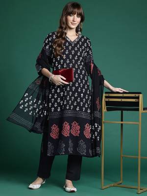 Floral Printed Regular Pure Cotton Kurta with Trousers & Dupatta 8