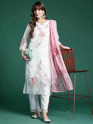 Women Floral Embroidered Panelled Thread Work Kurta With Trousers & Dupatta 1