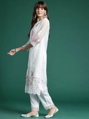 Women Floral Embroidered Panelled Thread Work Kurta With Trousers & Dupatta 6