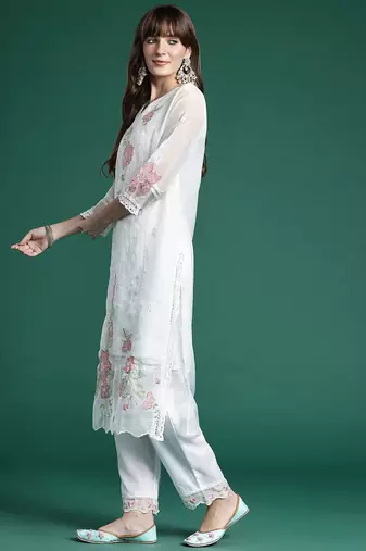 Women Floral Embroidered Panelled Thread Work Kurta With Trousers & Dupatta