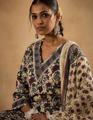 Floral Printed V-Neck Pure Cotton Straight Kurta With Trousers & Dupatta 3