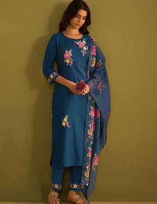 Floral Embroidered Thread Work Straight Kurta with Trousers & Dupatta 1