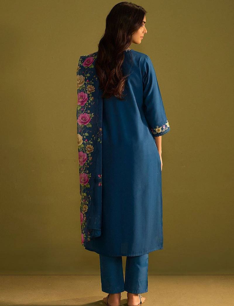 Floral Embroidered Thread Work Straight Kurta with Trousers & Dupatta