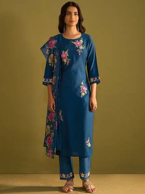 Floral Embroidered Thread Work Straight Kurta with Trousers & Dupatta 4
