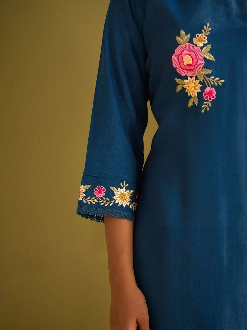Floral Embroidered Thread Work Straight Kurta with Trousers & Dupatta