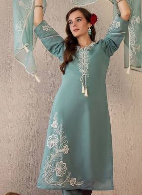 Women Floral Embroidered Regular Thread Work Kurta with Trousers & With Dupatta 1