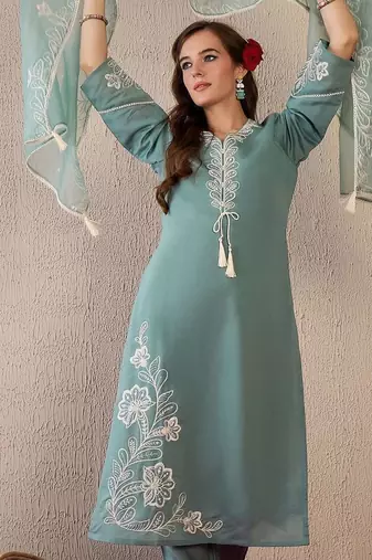 Women Floral Embroidered Regular Thread Work Kurta with Trousers & With Dupatta