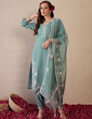 Women Floral Embroidered Regular Thread Work Kurta with Trousers & With Dupatta 2