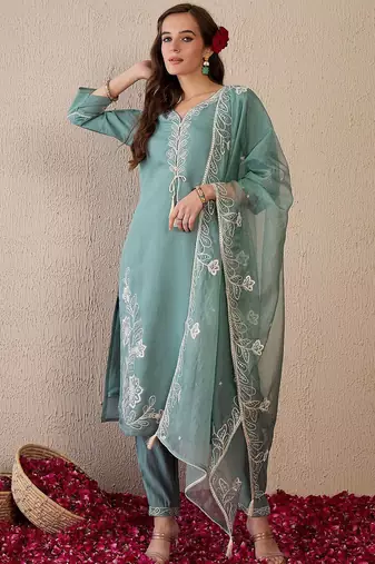 Women Floral Embroidered Regular Thread Work Kurta with Trousers & With Dupatta
