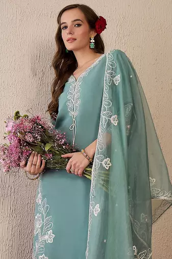 Women Floral Embroidered Regular Thread Work Kurta with Trousers & With Dupatta