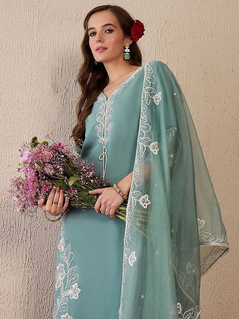Women Floral Embroidered Regular Thread Work Kurta with Trousers & With Dupatta