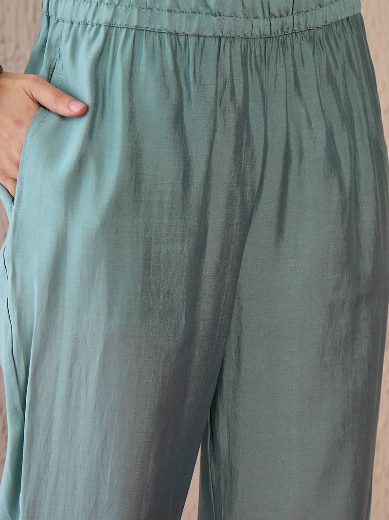Women Floral Embroidered Regular Thread Work Kurta with Trousers & With Dupatta