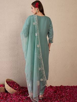 Women Floral Embroidered Regular Thread Work Kurta with Trousers & With Dupatta 6