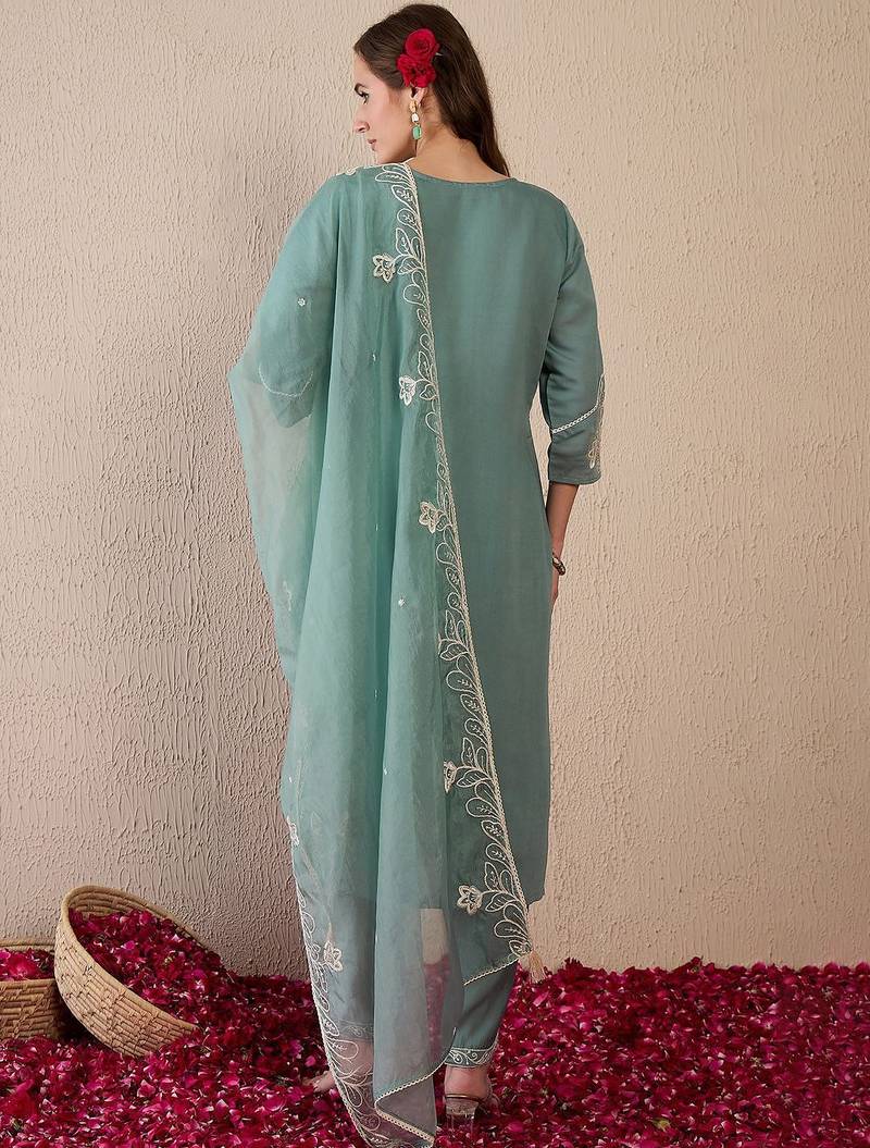 Women Floral Embroidered Regular Thread Work Kurta with Trousers & With Dupatta
