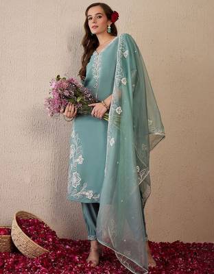Women Floral Embroidered Regular Thread Work Kurta with Trousers & With Dupatta 7