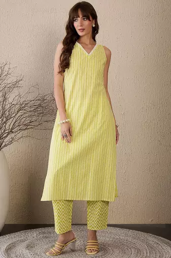Women Printed Regular Pure Cotton Kurta with Trousers