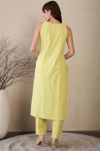 Women Printed Regular Pure Cotton Kurta with Trousers