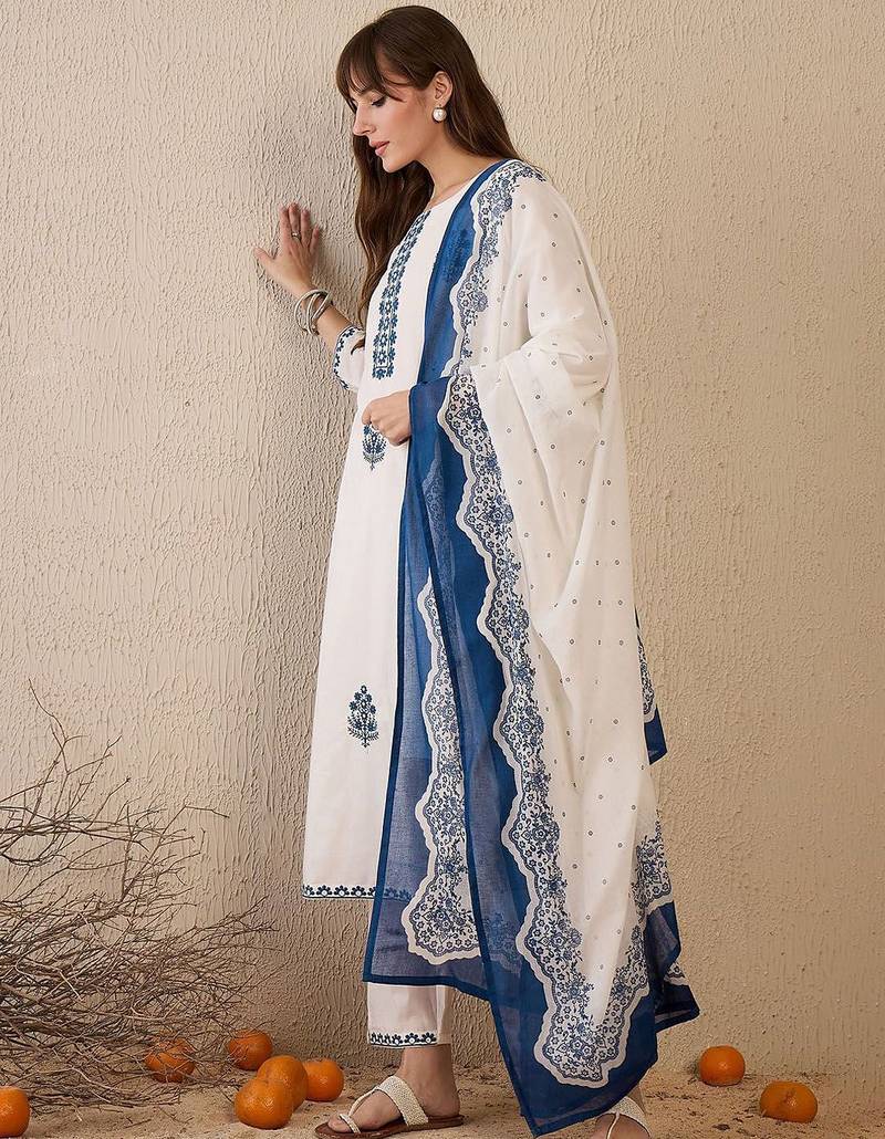 Women Floral Embroidered Regular Thread Work Pure Cotton Kurta with Trousers & With Dupatta