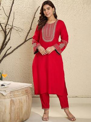 Floral Yoke Design Flared Sleeves Zari Straight Kurta With Trousers 2