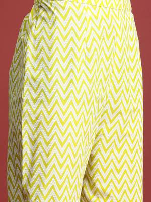 Women Printed Pure Cotton Kurta with Trousers 3