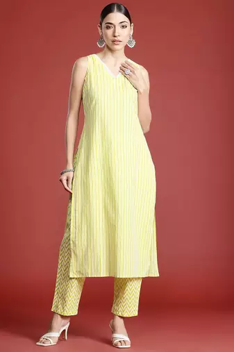 Women Printed Pure Cotton Kurta with Trousers