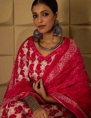 Paisley Printed V-Neck Regular Pure Cotton Kurta With Trouser With Dupatta 2
