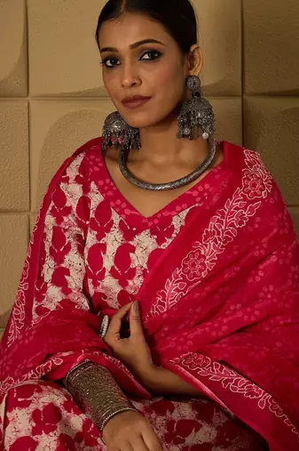 Paisley Printed V-Neck Regular Pure Cotton Kurta With Trouser With Dupatta