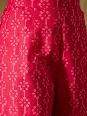 Paisley Printed V-Neck Regular Pure Cotton Kurta With Trouser With Dupatta 3