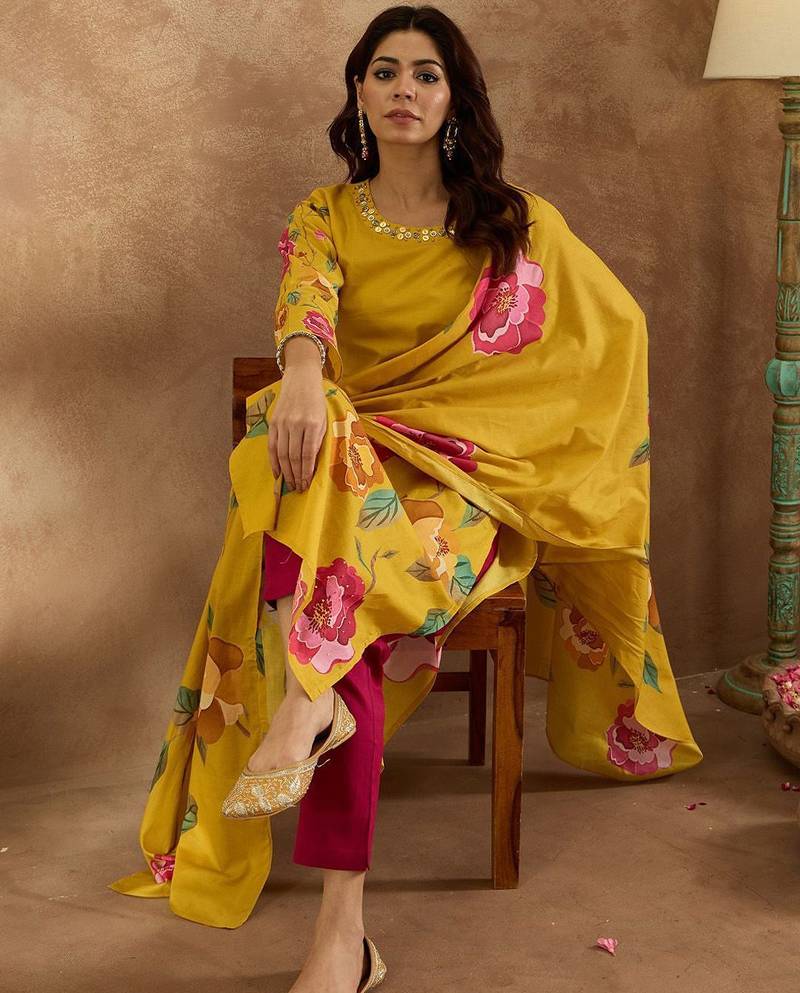 Women Floral Printed Regular Pure Cotton Kurta with Trousers & With Dupatta