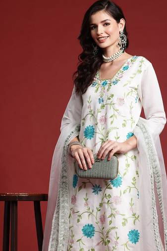Women Floral Embroidered Thread Work Kurta With Trousers & Dupatta