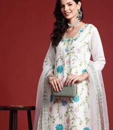 Women Floral Embroidered Thread Work Kurta With Trousers & Dupatta