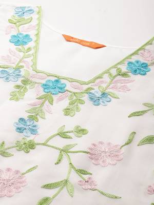 Women Floral Embroidered Thread Work Kurta With Trousers & Dupatta 2
