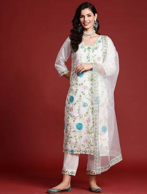Women Floral Embroidered Thread Work Kurta With Trousers & Dupatta 5