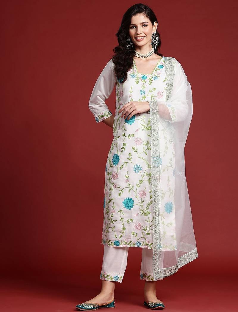 Women Floral Embroidered Thread Work Kurta With Trousers & Dupatta