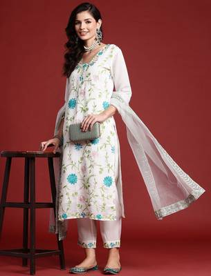 Women Floral Embroidered Thread Work Kurta With Trousers & Dupatta 8