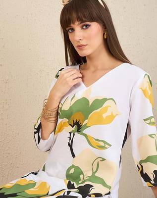 Floral Printed V Neck Straight Kurta With Trousers 1