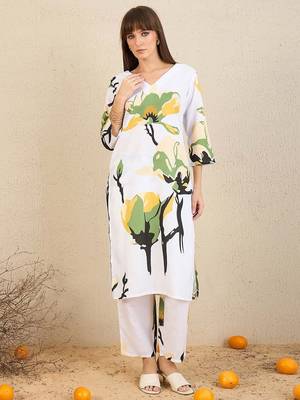 Floral Printed V Neck Straight Kurta With Trousers 2