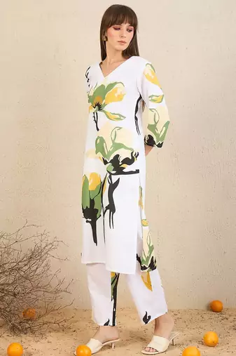 Floral Printed V Neck Straight Kurta With Trousers